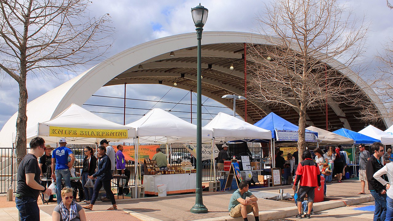 Texas Farmers Market at Mueller on a Sunday morning